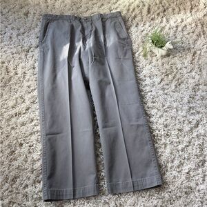 Tommy Hilfiger Men's Gray straight leg, comfortable business casual Chinos